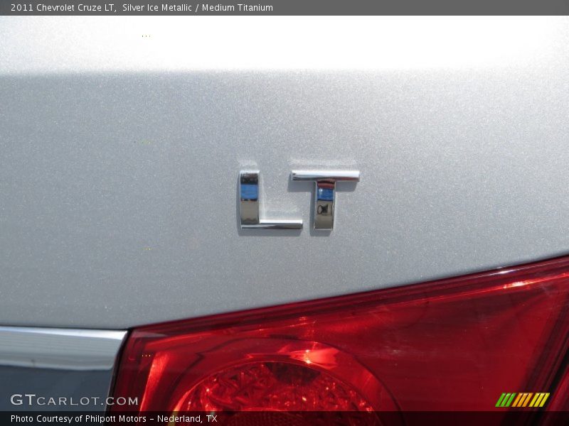 Silver Ice Metallic / Medium Titanium 2011 Chevrolet Cruze LT