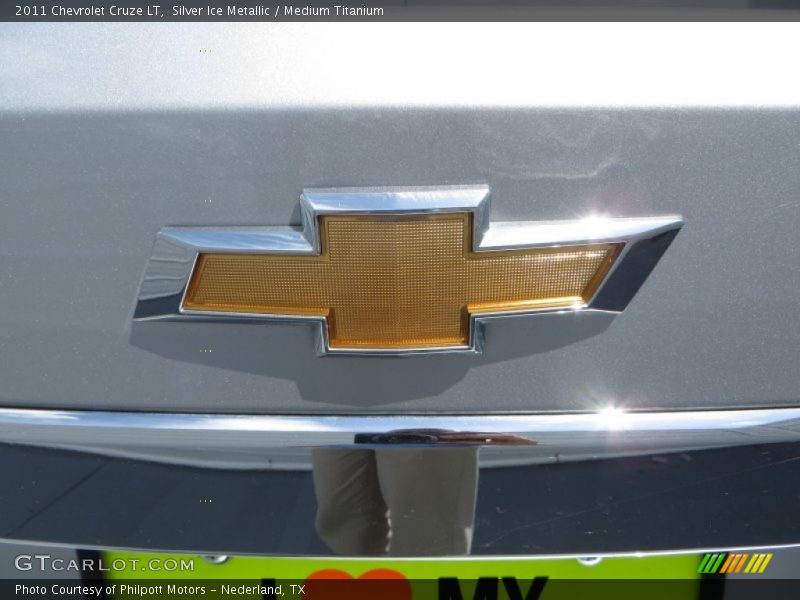 Silver Ice Metallic / Medium Titanium 2011 Chevrolet Cruze LT