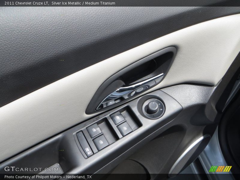 Silver Ice Metallic / Medium Titanium 2011 Chevrolet Cruze LT