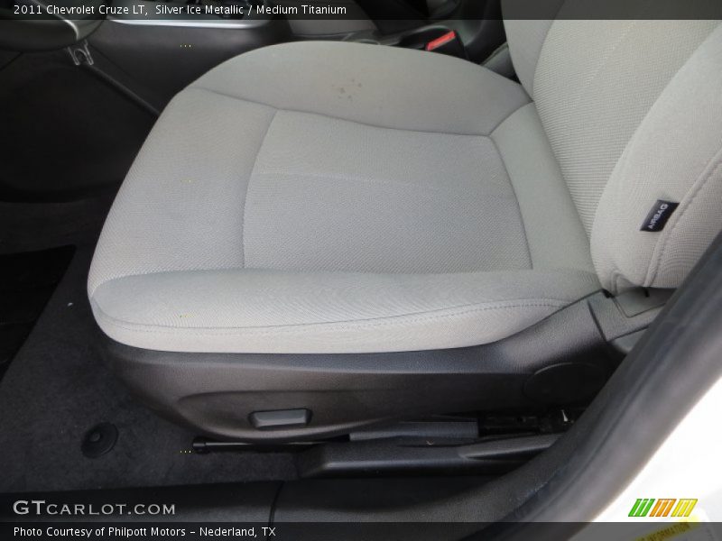 Silver Ice Metallic / Medium Titanium 2011 Chevrolet Cruze LT