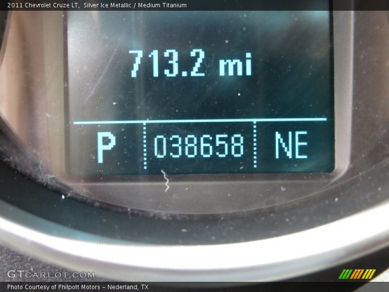 Silver Ice Metallic / Medium Titanium 2011 Chevrolet Cruze LT
