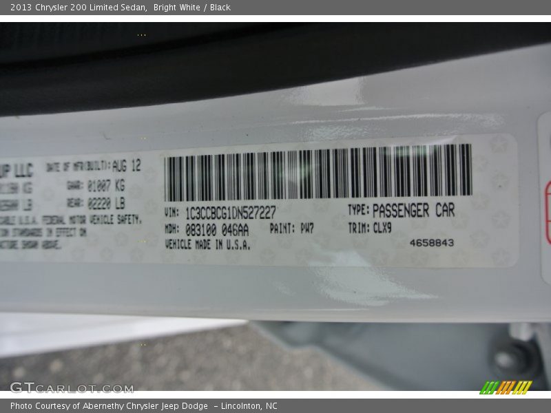 Bright White / Black 2013 Chrysler 200 Limited Sedan