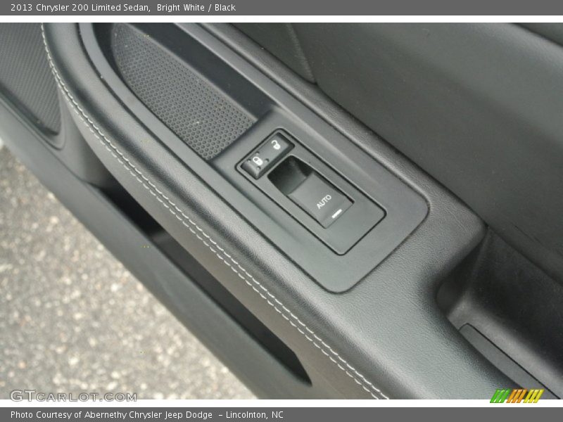 Bright White / Black 2013 Chrysler 200 Limited Sedan
