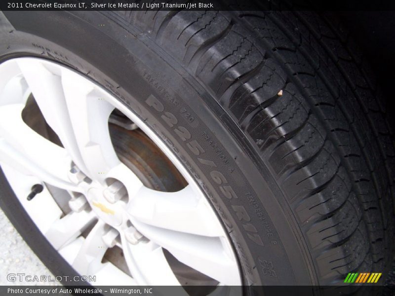 Silver Ice Metallic / Light Titanium/Jet Black 2011 Chevrolet Equinox LT