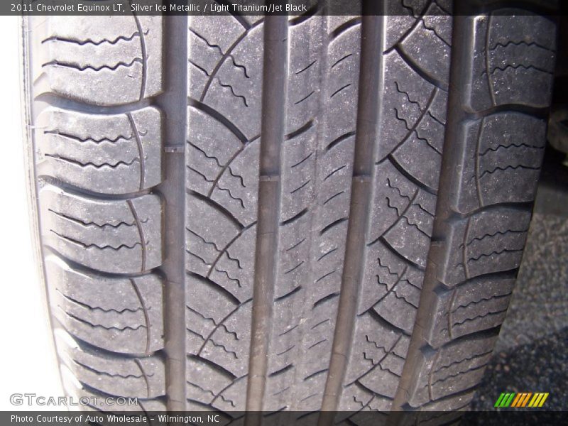 Silver Ice Metallic / Light Titanium/Jet Black 2011 Chevrolet Equinox LT