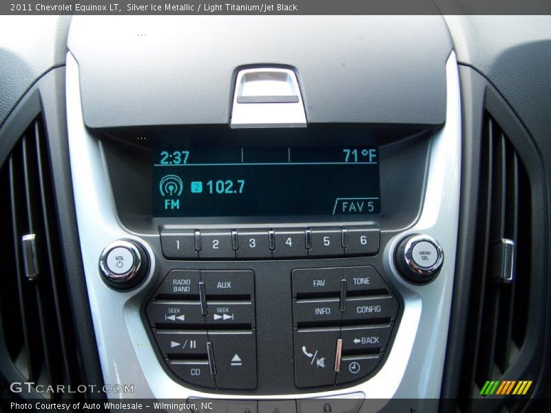Silver Ice Metallic / Light Titanium/Jet Black 2011 Chevrolet Equinox LT