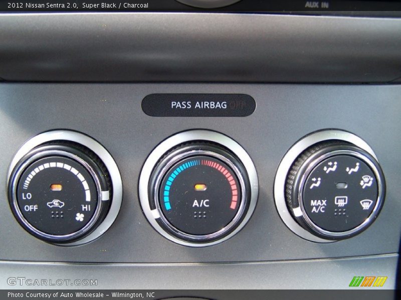 Super Black / Charcoal 2012 Nissan Sentra 2.0