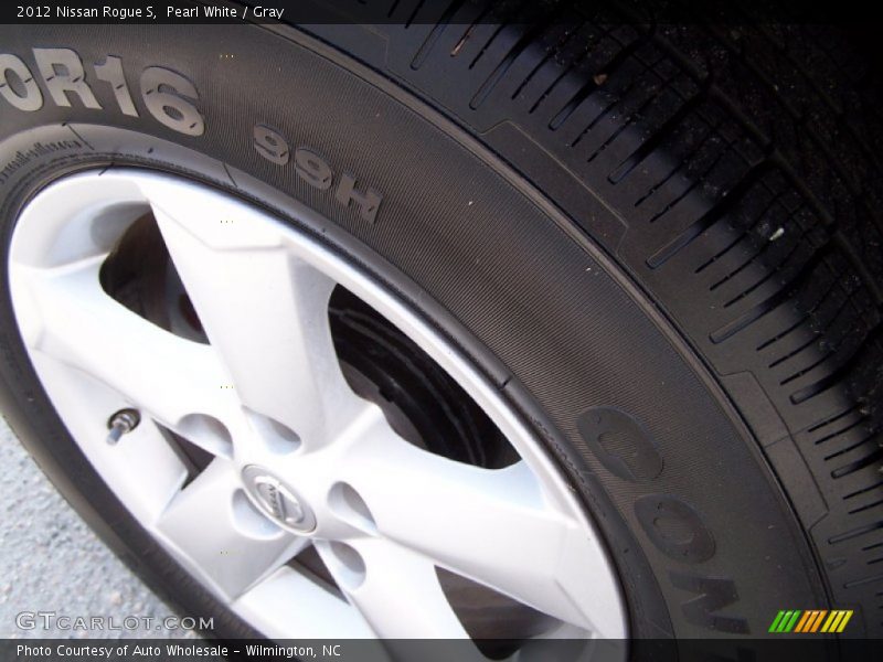 Pearl White / Gray 2012 Nissan Rogue S