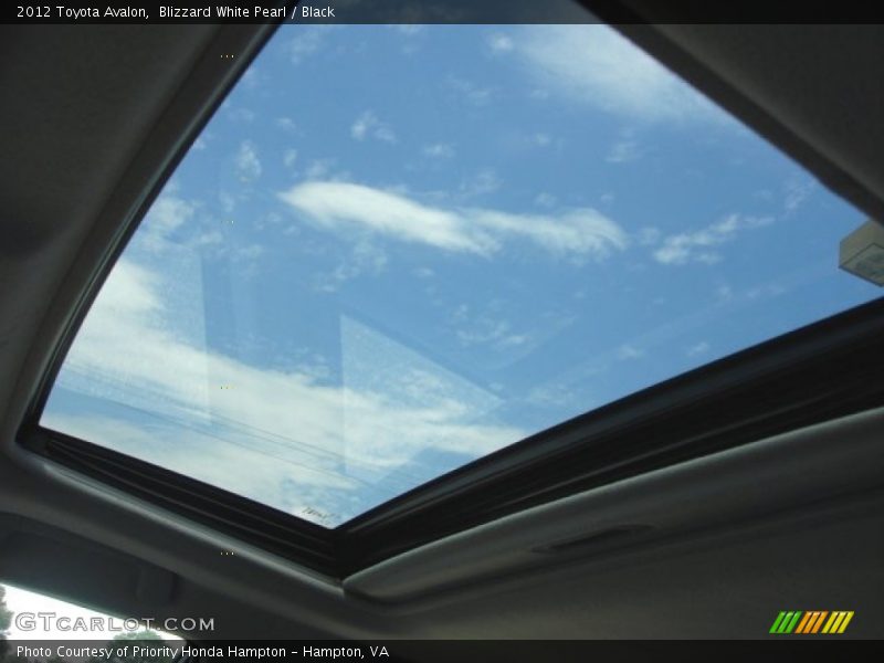 Blizzard White Pearl / Black 2012 Toyota Avalon