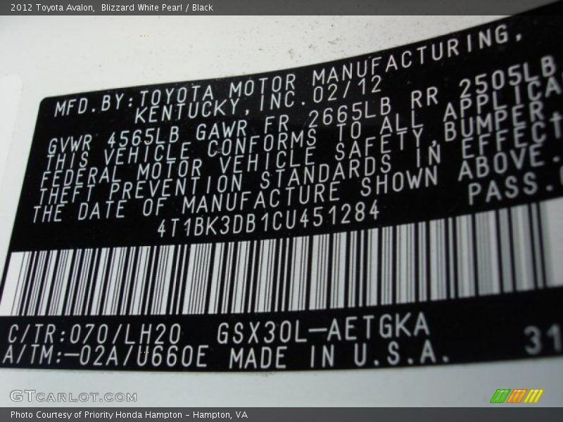Blizzard White Pearl / Black 2012 Toyota Avalon
