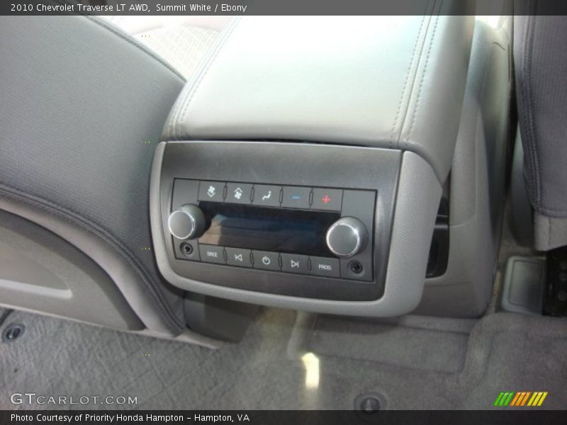 Summit White / Ebony 2010 Chevrolet Traverse LT AWD