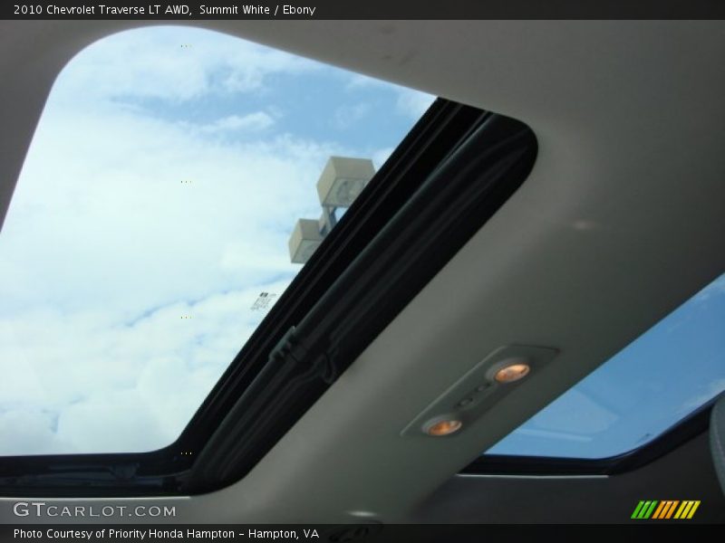 Summit White / Ebony 2010 Chevrolet Traverse LT AWD