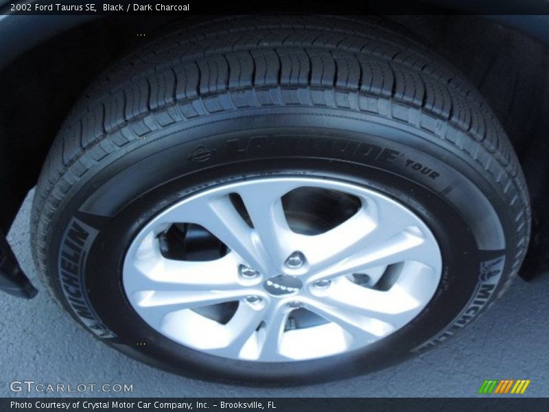 Black / Dark Charcoal 2002 Ford Taurus SE