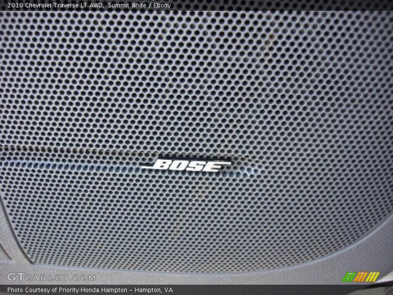 Summit White / Ebony 2010 Chevrolet Traverse LT AWD
