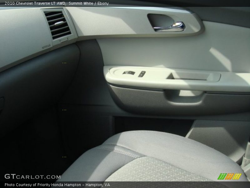 Summit White / Ebony 2010 Chevrolet Traverse LT AWD