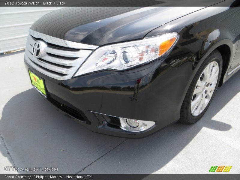 Black / Black 2012 Toyota Avalon