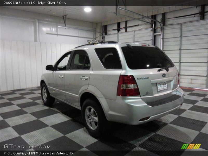 Bright Silver / Gray 2009 Kia Sorento LX