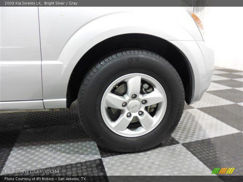 Bright Silver / Gray 2009 Kia Sorento LX