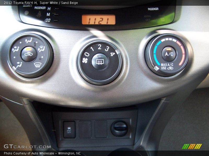 Super White / Sand Beige 2012 Toyota RAV4 I4