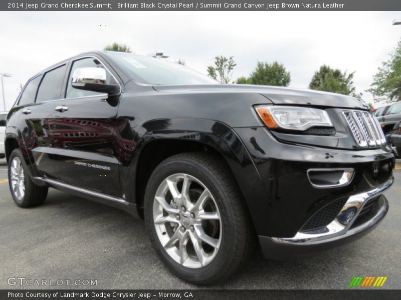 Front 3/4 View of 2014 Grand Cherokee Summit