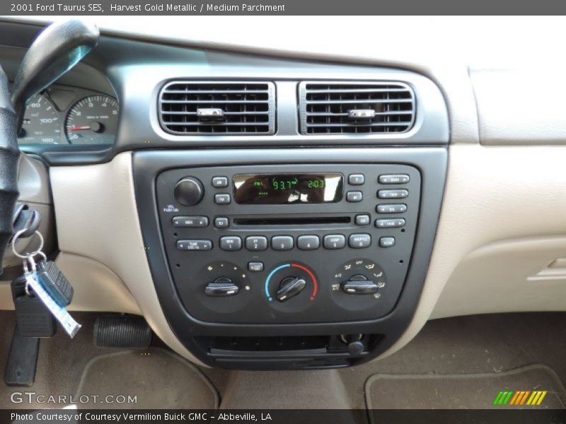 Harvest Gold Metallic / Medium Parchment 2001 Ford Taurus SES