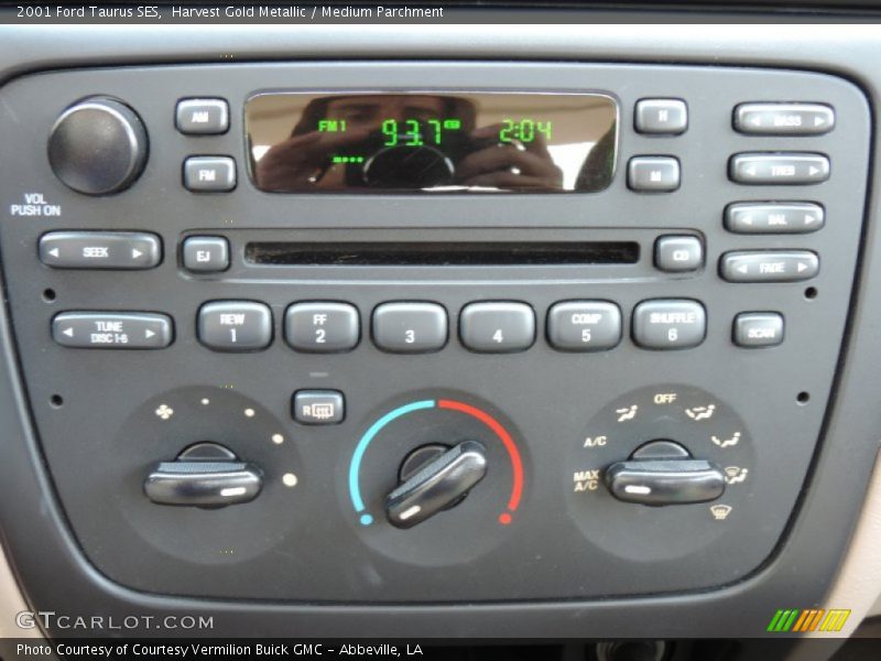 Harvest Gold Metallic / Medium Parchment 2001 Ford Taurus SES