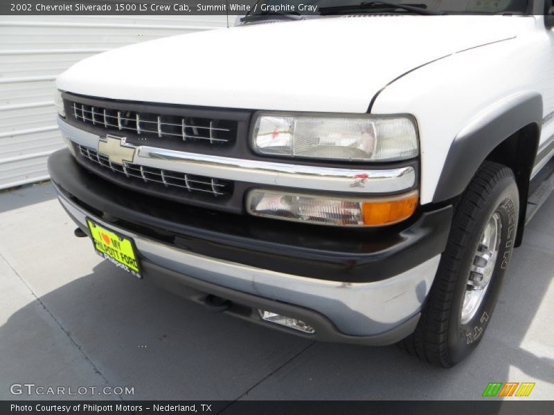 Summit White / Graphite Gray 2002 Chevrolet Silverado 1500 LS Crew Cab