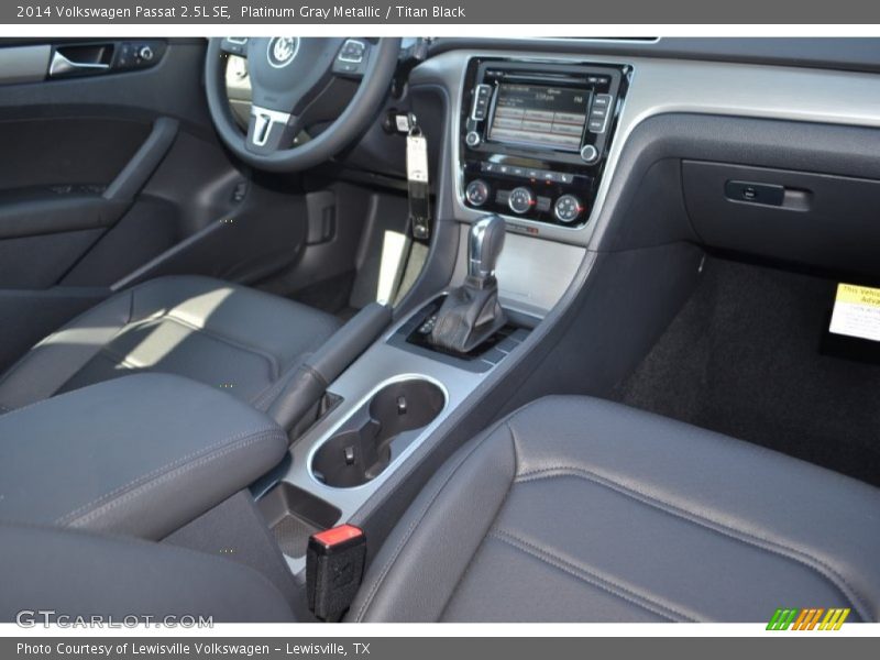 Platinum Gray Metallic / Titan Black 2014 Volkswagen Passat 2.5L SE