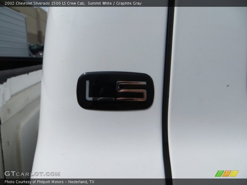 Summit White / Graphite Gray 2002 Chevrolet Silverado 1500 LS Crew Cab