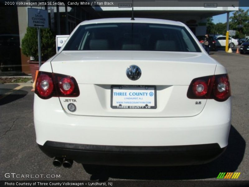 Candy White / Titan Black 2010 Volkswagen Jetta SE Sedan