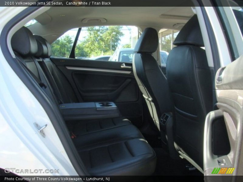 Candy White / Titan Black 2010 Volkswagen Jetta SE Sedan
