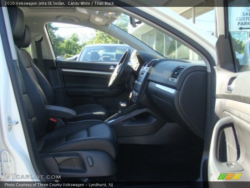 Candy White / Titan Black 2010 Volkswagen Jetta SE Sedan