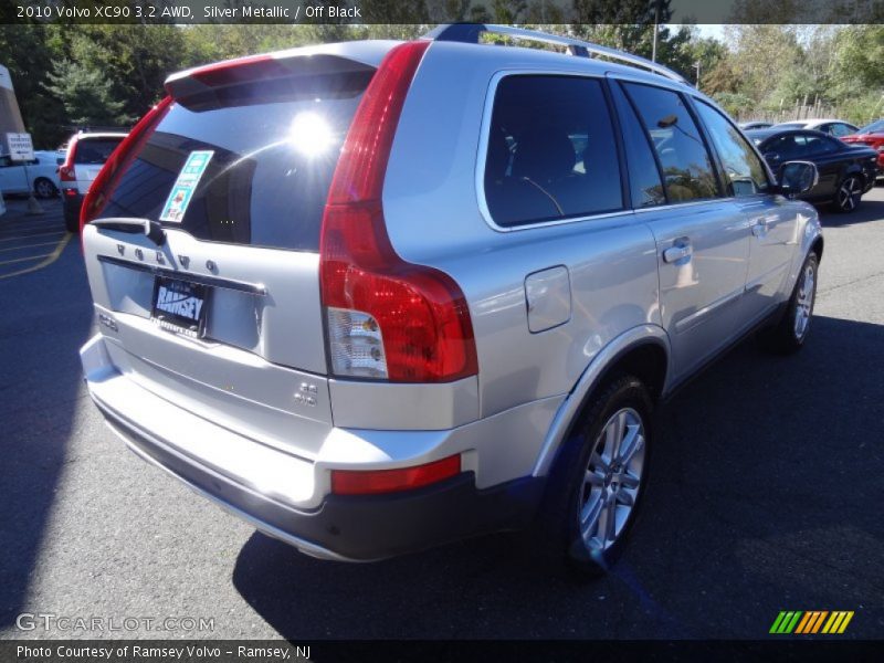 Silver Metallic / Off Black 2010 Volvo XC90 3.2 AWD