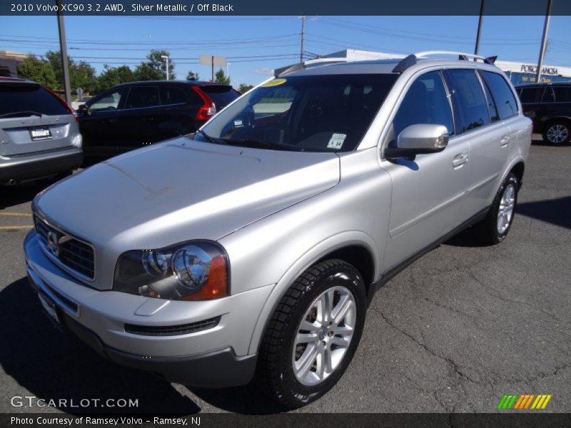Silver Metallic / Off Black 2010 Volvo XC90 3.2 AWD