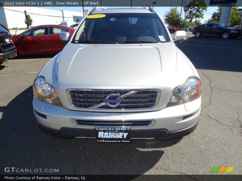 Silver Metallic / Off Black 2010 Volvo XC90 3.2 AWD