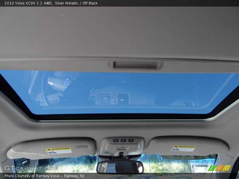 Silver Metallic / Off Black 2010 Volvo XC90 3.2 AWD