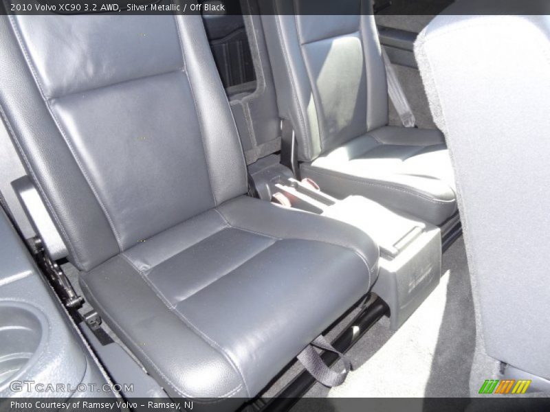 Silver Metallic / Off Black 2010 Volvo XC90 3.2 AWD
