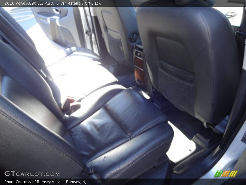 Silver Metallic / Off Black 2010 Volvo XC90 3.2 AWD