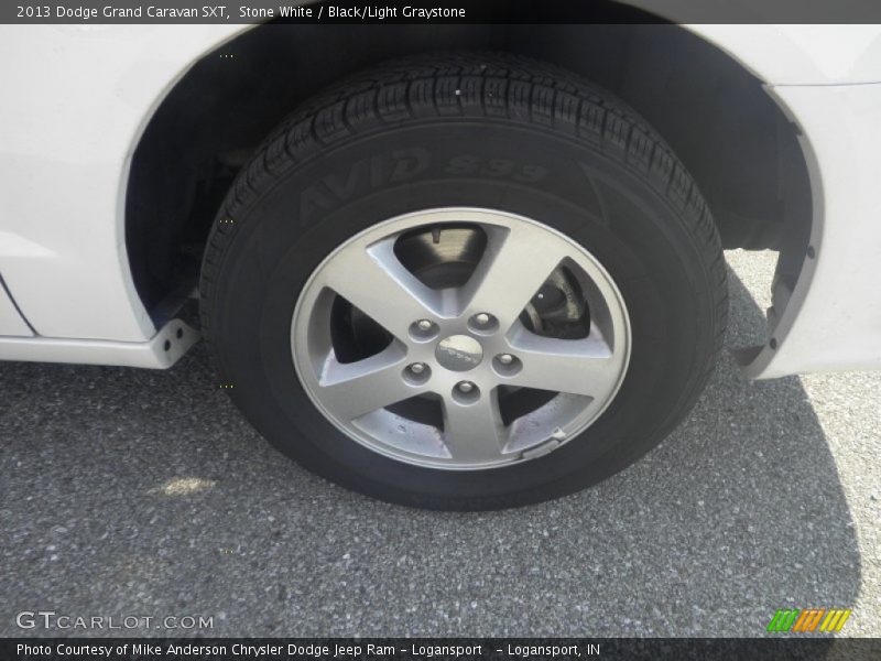 Stone White / Black/Light Graystone 2013 Dodge Grand Caravan SXT