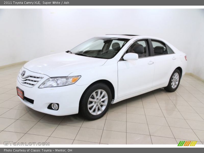 Super White / Ash 2011 Toyota Camry XLE
