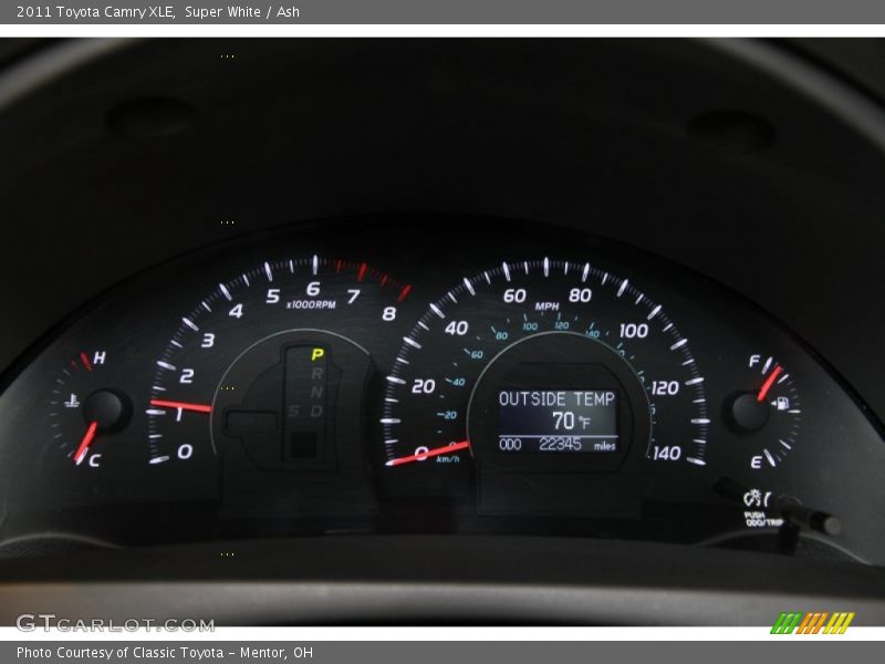 Super White / Ash 2011 Toyota Camry XLE