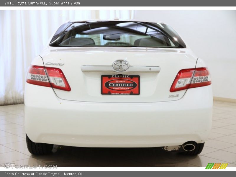 Super White / Ash 2011 Toyota Camry XLE