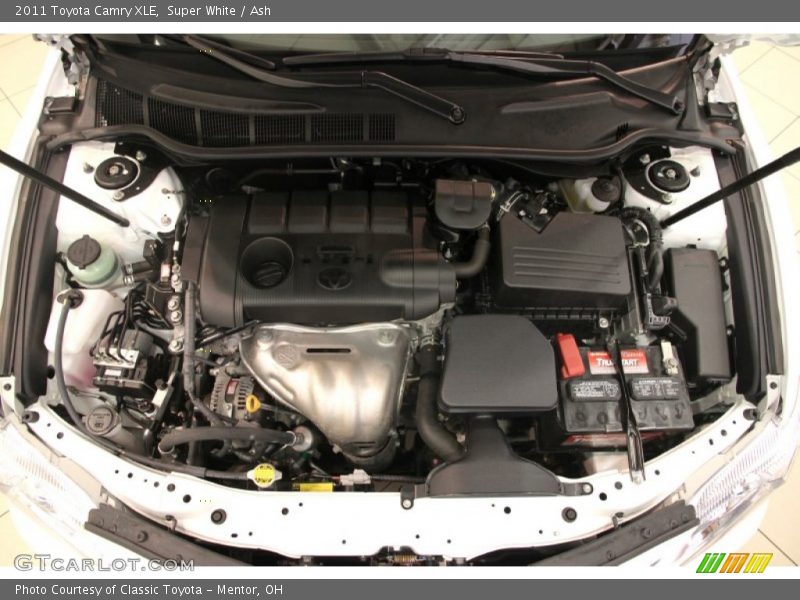 Super White / Ash 2011 Toyota Camry XLE