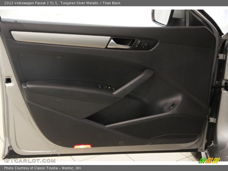 Tungsten Silver Metallic / Titan Black 2013 Volkswagen Passat 2.5L S