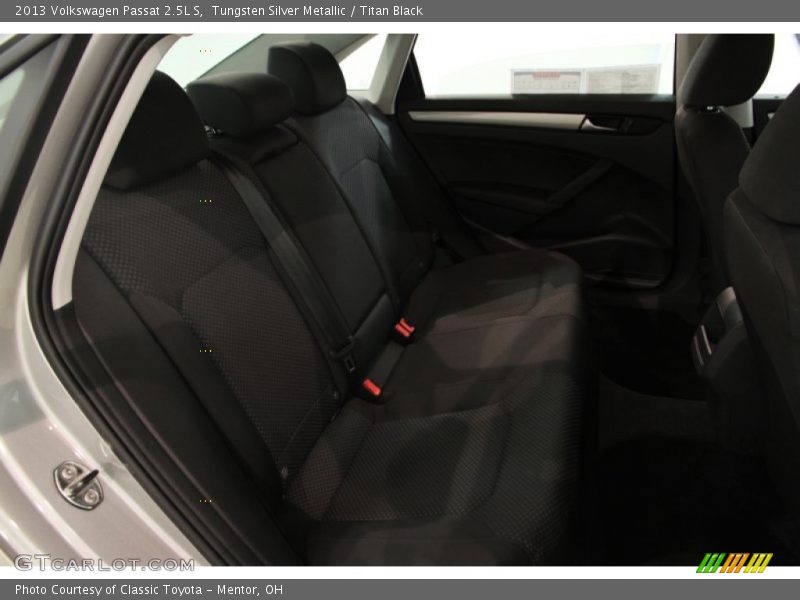 Tungsten Silver Metallic / Titan Black 2013 Volkswagen Passat 2.5L S