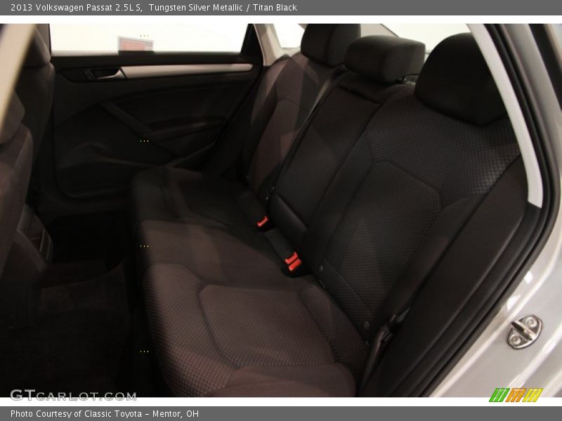 Tungsten Silver Metallic / Titan Black 2013 Volkswagen Passat 2.5L S