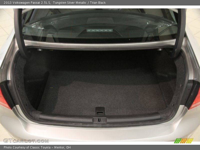 Tungsten Silver Metallic / Titan Black 2013 Volkswagen Passat 2.5L S