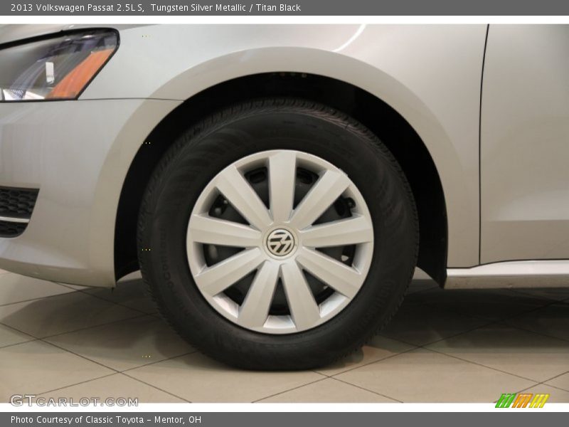 Tungsten Silver Metallic / Titan Black 2013 Volkswagen Passat 2.5L S