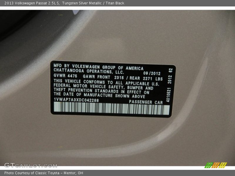 Tungsten Silver Metallic / Titan Black 2013 Volkswagen Passat 2.5L S