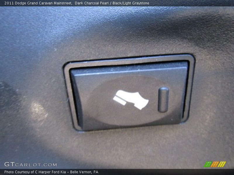 Dark Charcoal Pearl / Black/Light Graystone 2011 Dodge Grand Caravan Mainstreet
